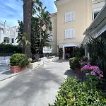 A Due Passi Dal Centro Igea 3* كابري