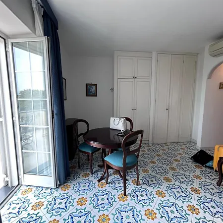 A Due Passi Dal Centro Igea Lägenhetshotell Capri