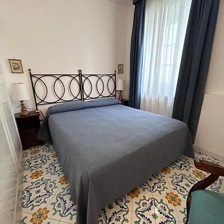 A Due Passi Dal Centro Igea 3* Capri