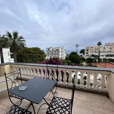 A Due Passi Dal Centro Igea 3* Capri