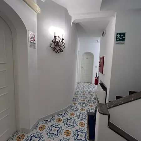 A Due Passi Dal Centro Igea Lägenhetshotell Capri