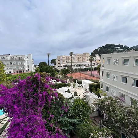A Due Passi Dal Centro Igea Lägenhetshotell Capri