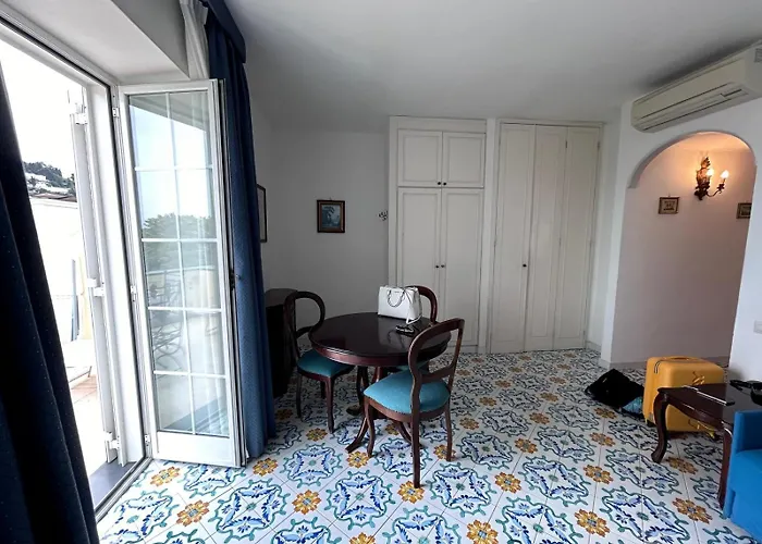 A Due Passi Dal Centro Igea Appart hôtel Capri