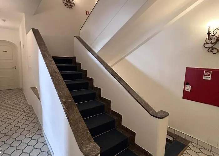 A Due Passi Dal Centro Igea Apartahotel Capri