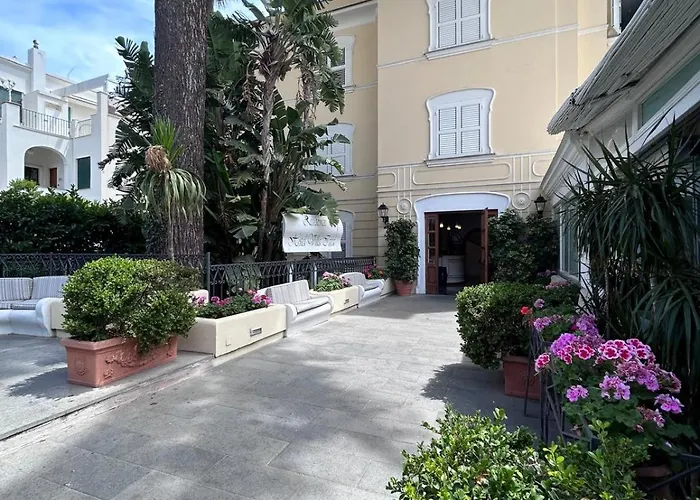 A Due Passi Dal Centro Igea 3* Capri