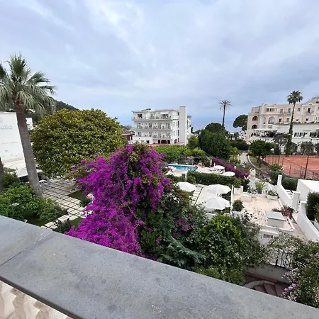 Aparthotel A Due Passi Dal Centro Igea Capri