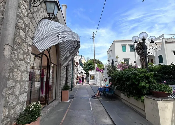 A Due Passi Dal Centro Igea 3*